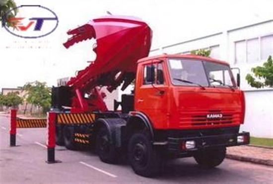 Xe ô tô bứng cây KAMAZ